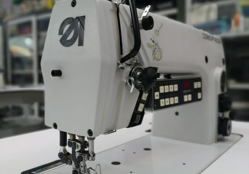 DÜRKOPP ADLER 275-142342 - SINGLE-NEEDLE LOCKSTITCH MACHINE WITH TOP FEED FOR PREASSEMBLY SEAMS