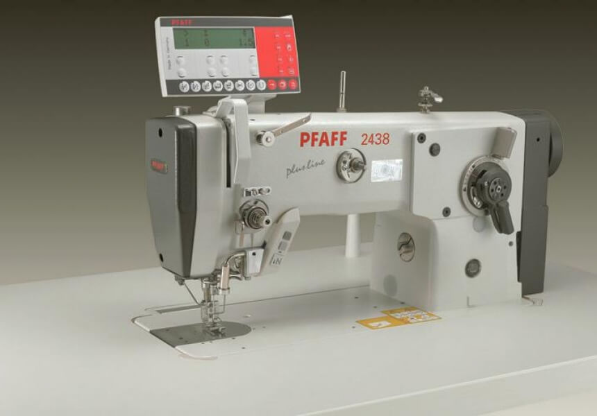 Pfaff Intelligent high-speed-seamer for attaching labelsPlusline 2438